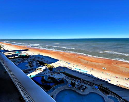Penthouse Floor 1 BR Resort Condo Direct Oceanfront Wyndham Ocean Walk - Daytona Funland 1908 in Daytona Beach, USA