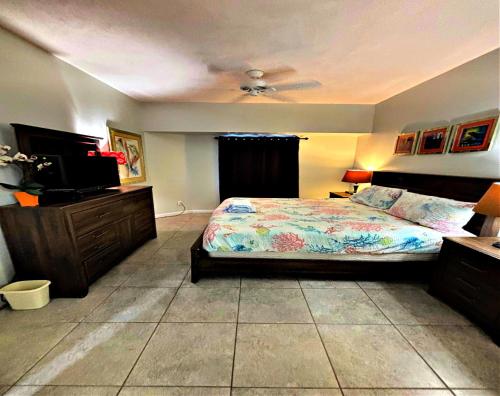 Penthouse Floor 1 BR Resort Condo Direct Oceanfront Wyndham Ocean Walk - Daytona Funland 1908 detail