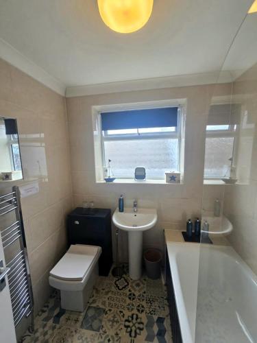 Inalong - Quirky property with sea views above an Ale House, The Mumbles (photo 6)