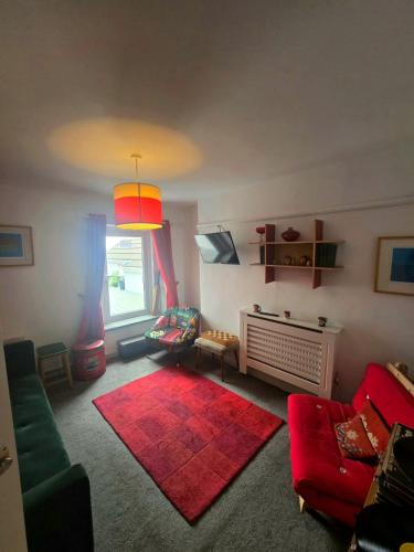 Inalong - Quirky property with sea views above an Ale House, The Mumbles (photo 7)