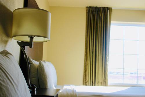 Cobblestone Hotel & Suites - Devils Lake