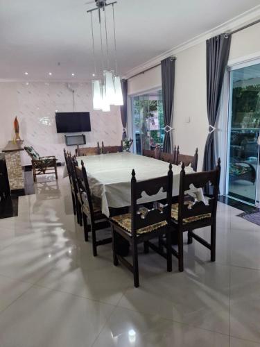 Veloso casa amarela in หาดเวโลโซ