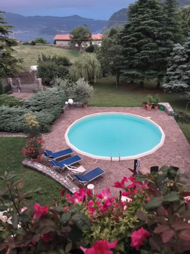 Casa Acquaviva swimming pool lake view
