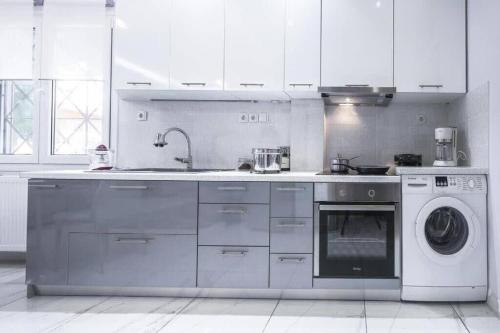 Modern fully-equipped house, 5 min walk from metro in Agia Paraskevi