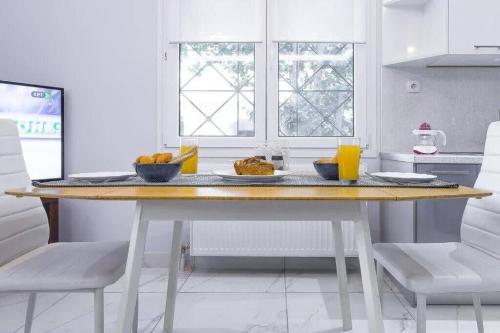 Modern fully-equipped house, 5 min walk from metro in Agia Paraskevi