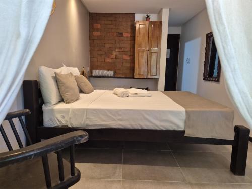 Standard Room with Partial Sea Views image 5