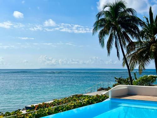 Vista, T3 Front de mer vue imprenable sur lagon avec Piscine Eden Blue Ste Anne Cuve tampon in Sainte Anne