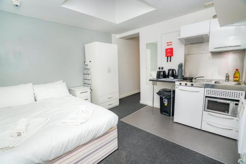 Compact & Cosy Central Coventry Budget Studio, Ковентри