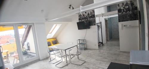 8x8 Tetőtér Apartman - image 12