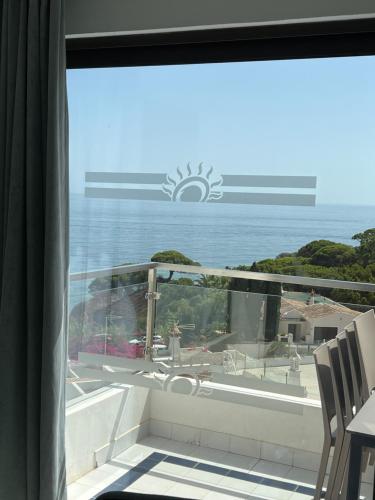 Studio Apartment with Balcony or Terrace image 3