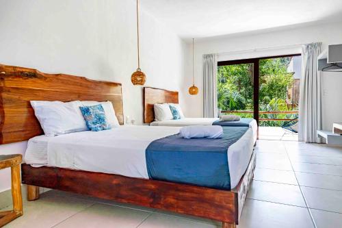 Deluxe Double Room with Two Double Beds image 3