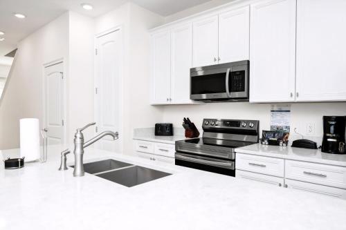Relaxing Cottage near Disney with Margaritaville Resort  Island H20 Waterpark Access - 2964SR - image 10