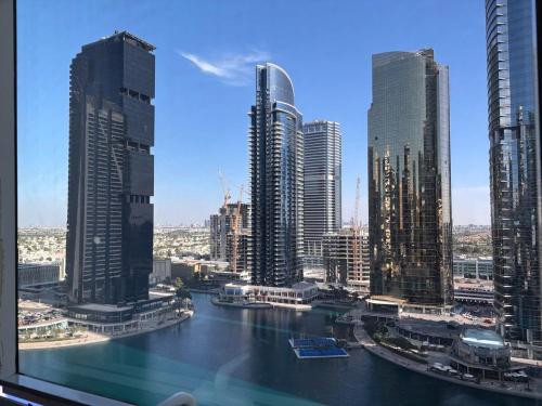 ZenStay-Stylish Studio 1 Min to Metro in JLT, Dubaj
