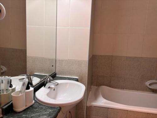 ZenStay-Stylish Studio 1 Min to Metro in JLT, Dubái (foto 6)
