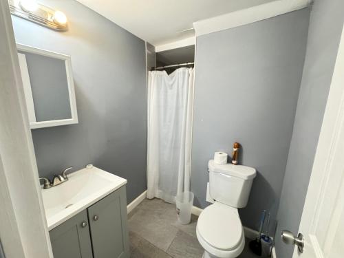 COZY 2BR Apartment near Downtown DC thumb 3