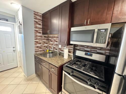 COZY 2BR Apartment near Downtown DC detail