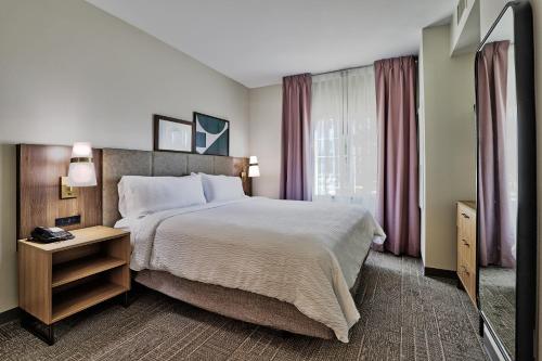 One-Bedroom King Suite - Non-Smoking