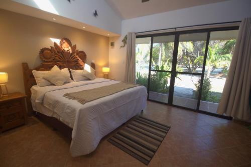 Oceanfront, 2 huge pools, Relax and enjoy Celestun Nature, Селестун (фото 9)