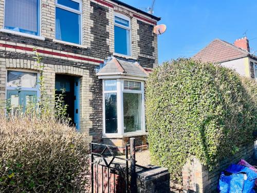 Charming End of Terrace Home with Garden gîte à louer Village Hotel and Leisure Club Cardiff