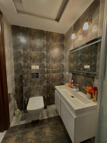Two bedroom Luxury Apartment in Lahore - image 2