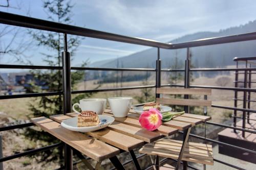 Mountain View Apartment by Tyzenhauz - image 4