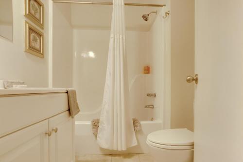 Pet-Friendly Home with Yard and BBQ - 6 Mi to Dwtn - image 6