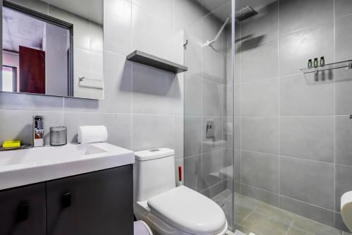 Majestic 1BR with Great Pool in Centriqo