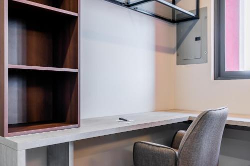 Majestic 1BR with Great Pool in Centriqo