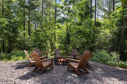 Chic Rustic Cabin- Woodsy Retreat in Eagle Mt