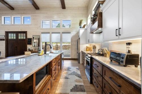 Chic Rustic Cabin- Woodsy Retreat in Eagle Mt