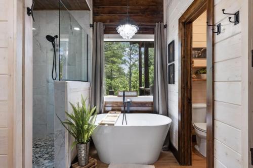 Chic Rustic Cabin- Woodsy Retreat in Eagle Mt