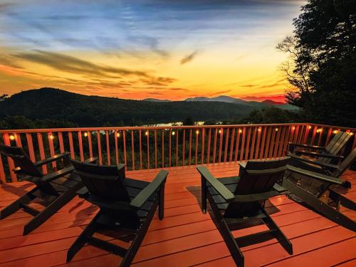 Sunset, Lake and Mtn View, Theater, Hot Tub, Xbox, Close to Sunday River in Bethel (ME)