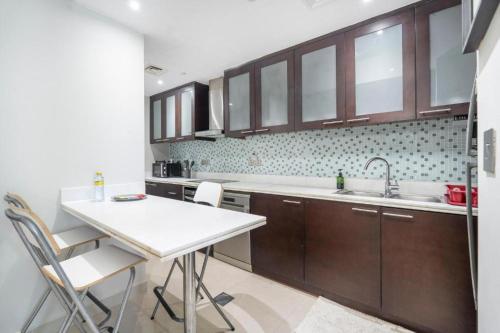 Chic and Serene Downtown One Bedroom Apartment with Study Close to GITEX, Dubaj (zdjęcie 7)