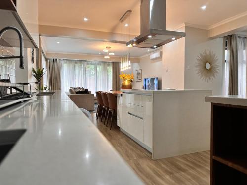A Lovely, Luxurious unit in นิวแลนด์