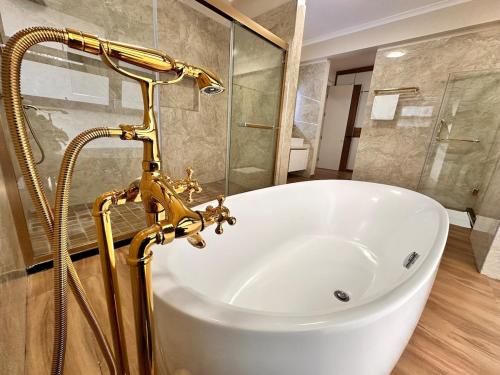 A Lovely, Luxurious unit in นิวแลนด์