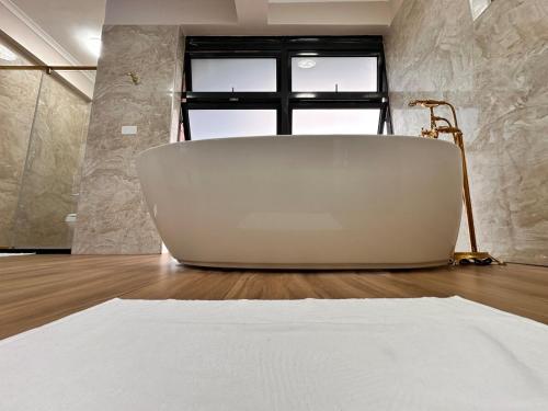 A Lovely, Luxurious unit in นิวแลนด์