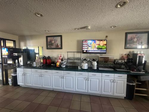 Facilities, Econo Lodge Inn & Suites Southeast in Lavergne (TN)