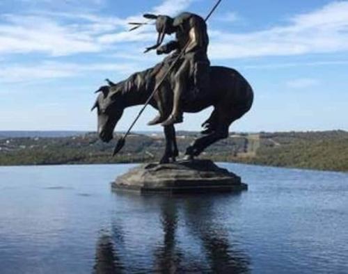 Spring Break Special! No Stairs, Lake View, SDC, 8-4