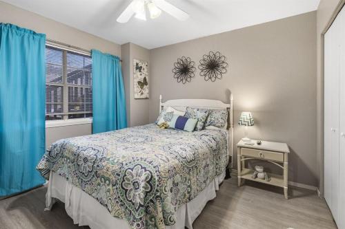 Spring Break Special! No Stairs, Lake View, SDC, 8-4