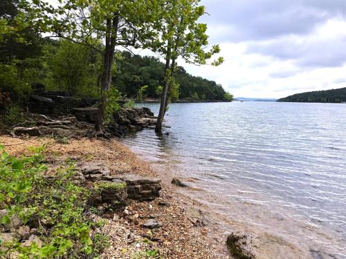 Spring Break Special! No Stairs, Lake View, SDC, 9-4