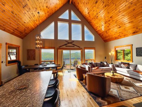Sunset, Lake and Mtn View, Theater, Hot Tub, Xbox, Close to Sunday River in Bethel (ME)