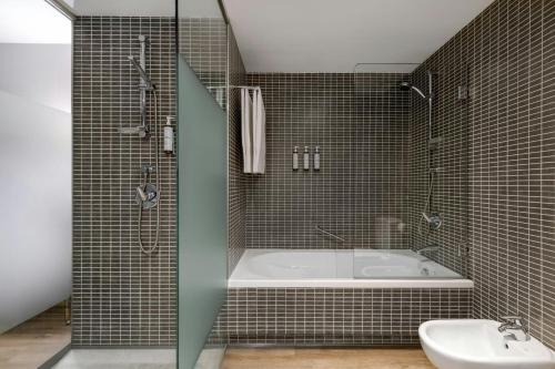 AC Hotel Madrid Feria - image 6