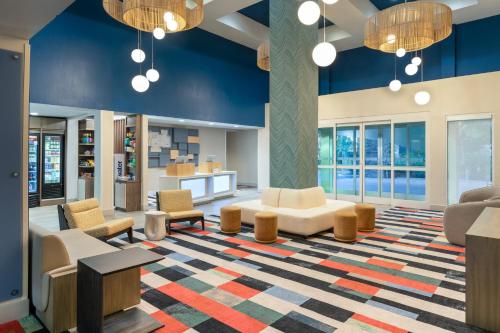Holiday Inn Express & Suites Orlando International Airport by IHG