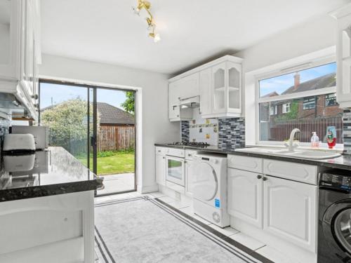 Spacious 3 Bedroom Home in Aintree, Liverpool (foto 6)