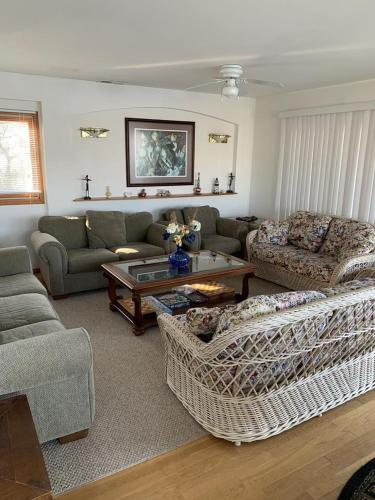 Pet Friendly, Ocean And Bay Views, Wi-Fi, Rooftop Deck, Beach Badges, Streaming Tvs, Deck, O-S, Private Yard, Beach Chairs, Beach Badges,,