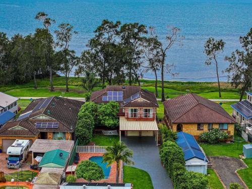 Aqua Vista Retreat