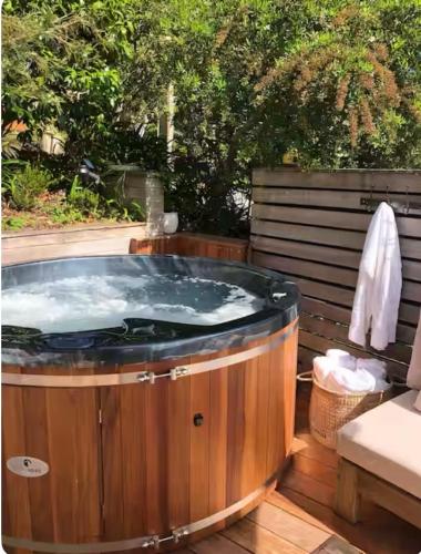 جاكوزي, Villa Del Mar Seaside Escape in أوريوا