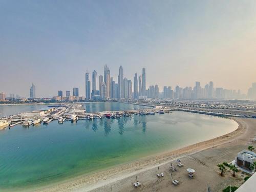Vacationer Holiday Homes I Airy 1 Bedroom l Beach Access l Emaar Beachfront, Dubai (Foto 2)