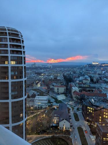 Apartment with sunset view over Bratislava, Nivy (zdjęcie 2)