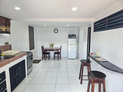 dapur, LADVILLE Apartment near Kingstown #1 in Kingstown